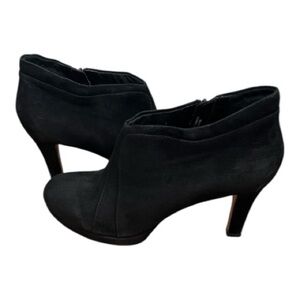 Clarks Black Suede Leather‎ Ankle Boots 11M Comfort Heels Classic Style